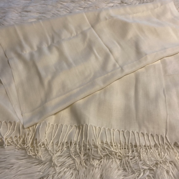 Women’s Scarf Brand New length 65” wide 26” color white/off see all photos - Picture 10 of 12